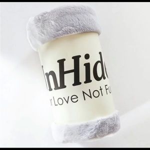 Unhide Lil Marshmallow Blanket Faux Chinchilla NWT